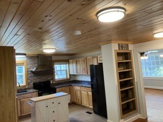 Building Photo - 202 N Spring St