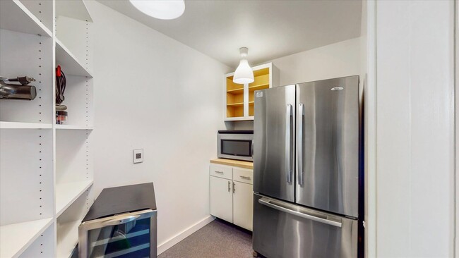 Building Photo - 3,400 SQFT CONDO IN DOWNTOWN CHAMPAIGN W/ ...