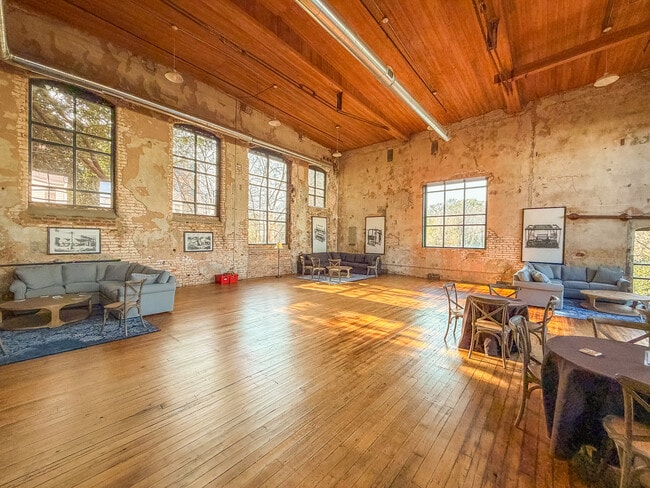 Building Photo - 328 Mills Ave