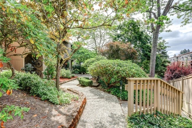 Building Photo - Downtown Redmond, 2 Bed Condo unit