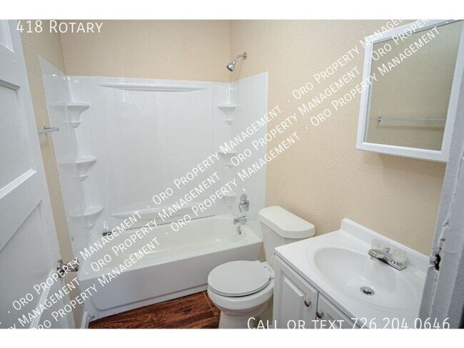 Building Photo - Amazing Newly Remodeled Home Near Downtown