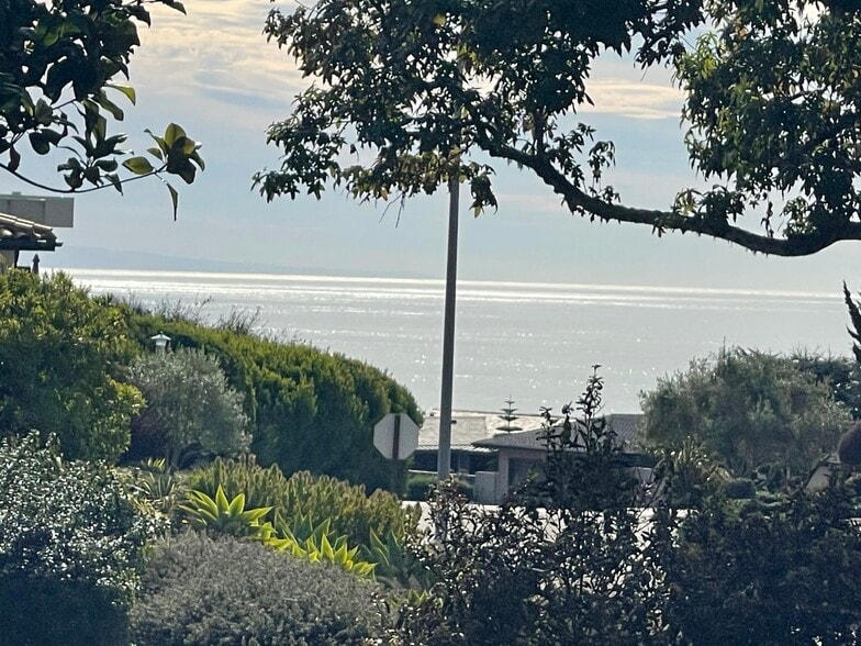 Building Photo - 140 Paseo Farrallon