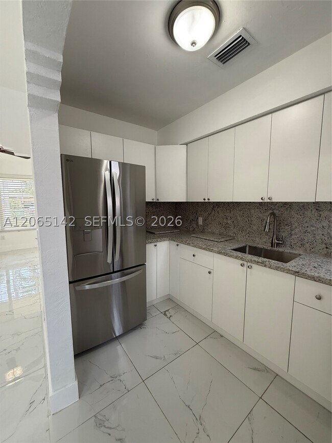 Building Photo - 3177 SW 27th St