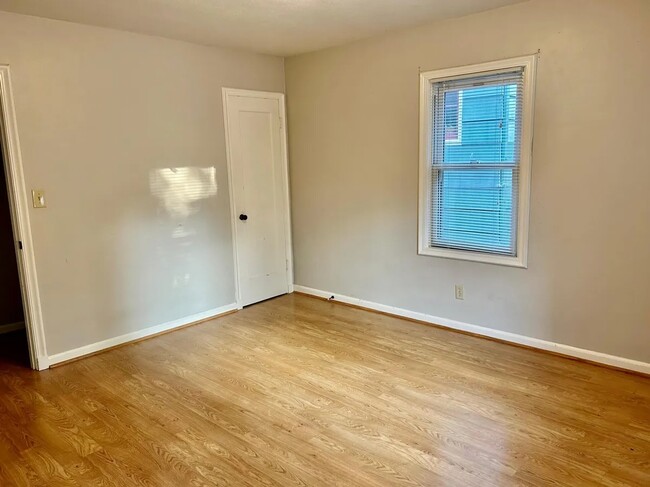 main floor bedroom - 7214 N Baltimore Ave