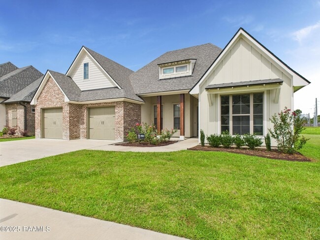 Building Photo - 104 Carriage Lakes Dr