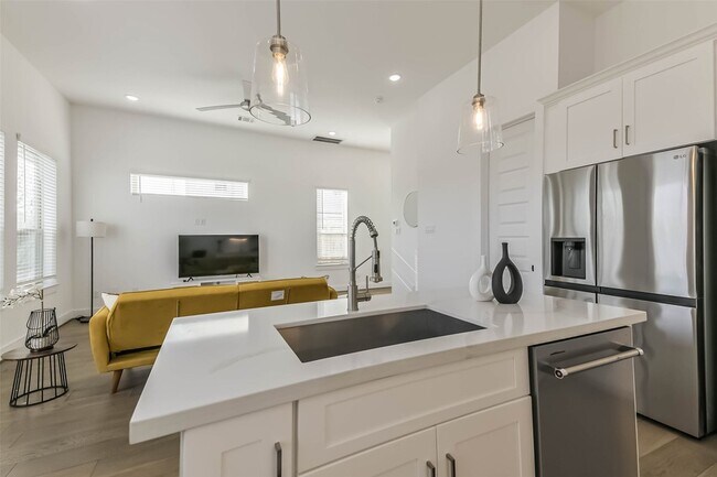 Building Photo - 308 Queen Sude Ln