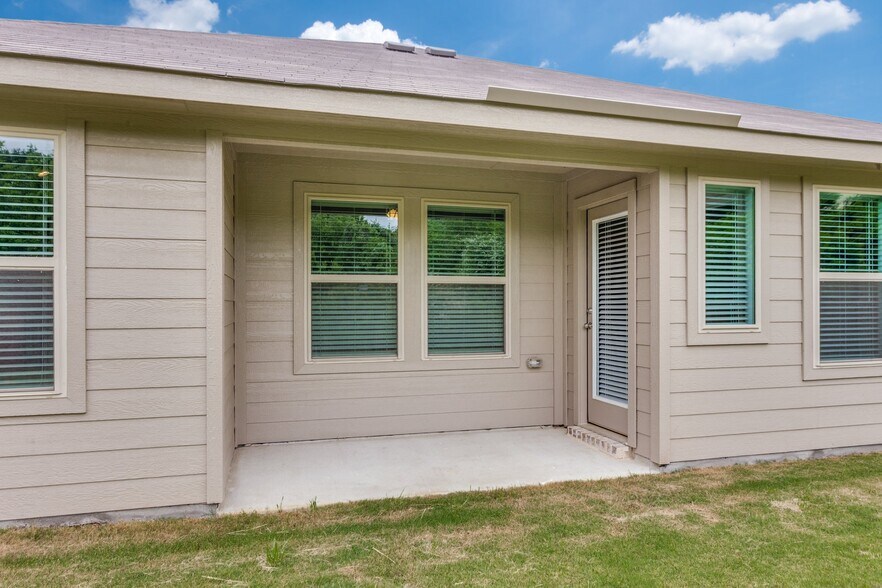 Building Photo - 2629 Streamside Dr