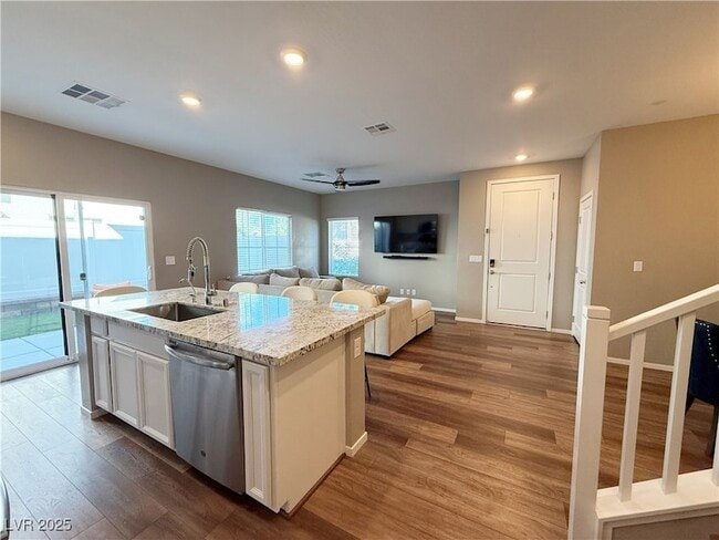 Building Photo - 525 Mossy Cup St