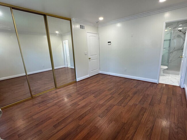 Building Photo - 15471 Salisbury Ln