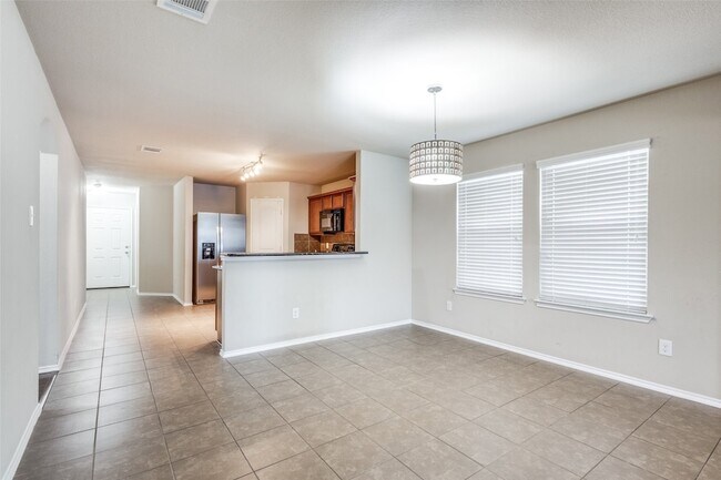 Building Photo - 1101 Rainer Dr