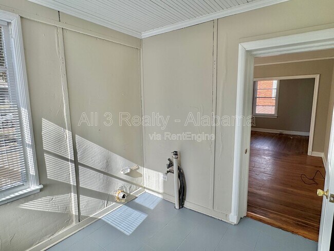 Building Photo - 115 Oak Forest Dr