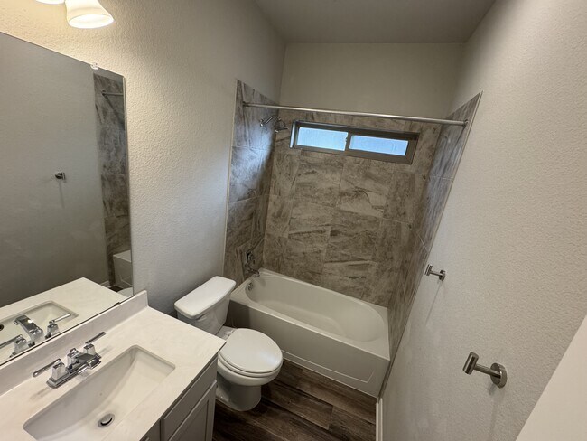 Building Photo - 612 Parkfield Ln