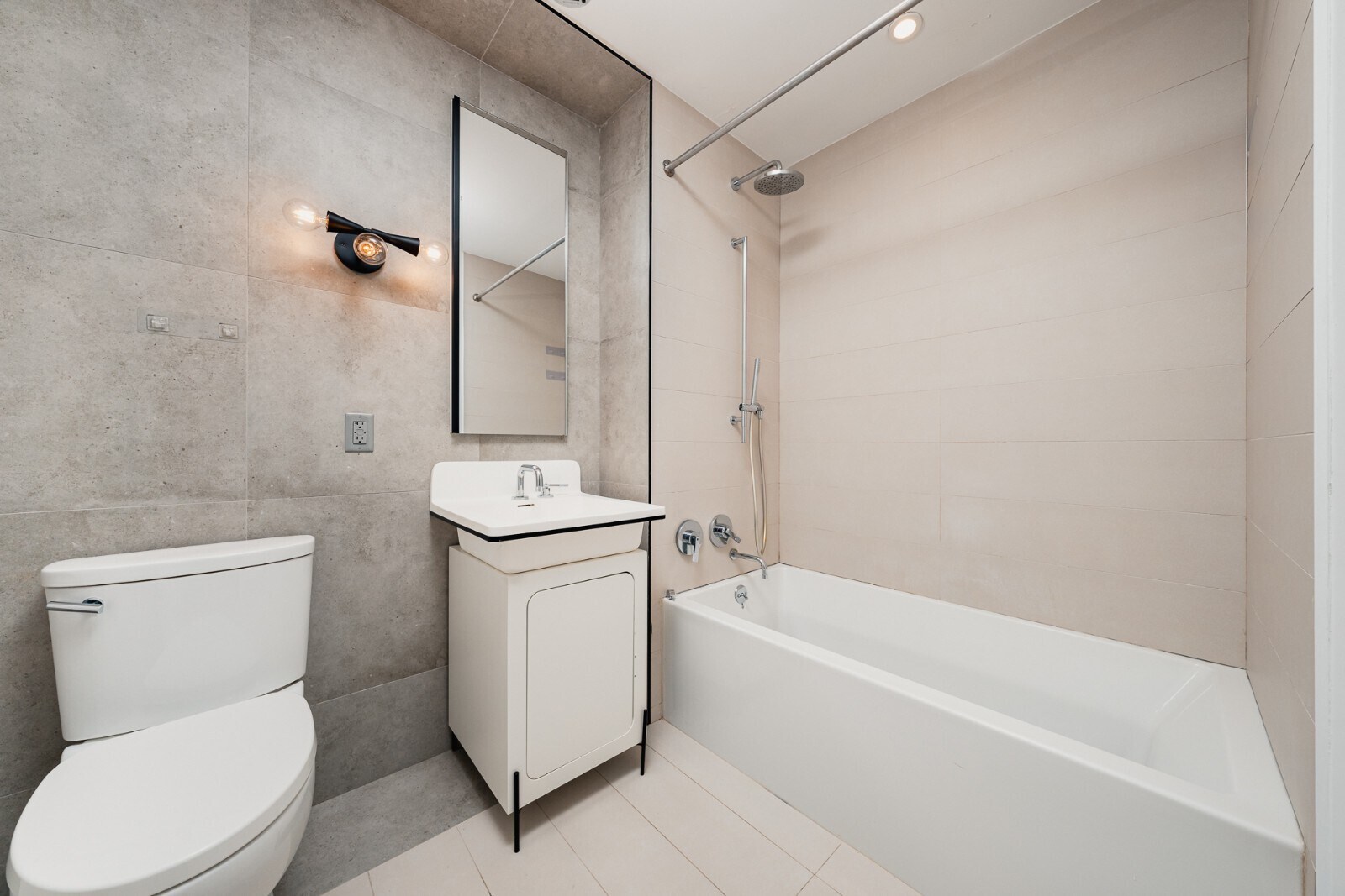 Building Photo - 123 Melrose St