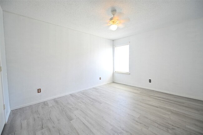 Building Photo - 1631 Mt Zion Dr