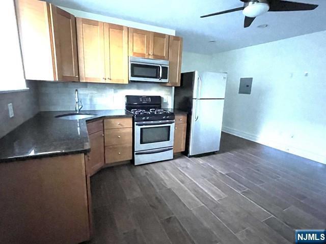 Building Photo - 855 Broad St