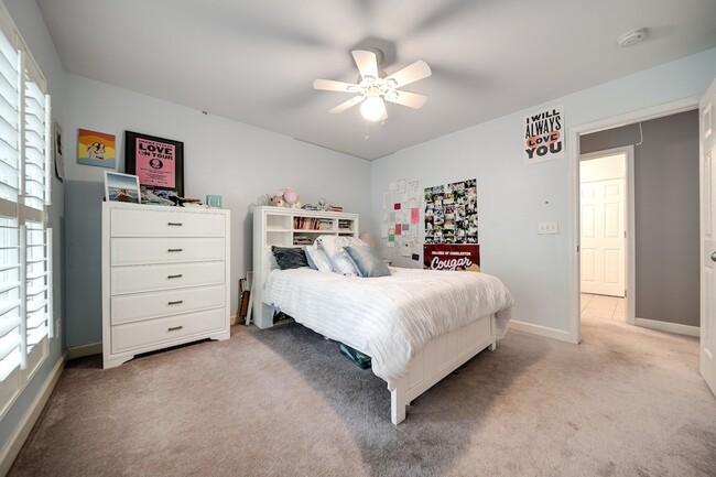Building Photo - 9813 Albemarle Ln