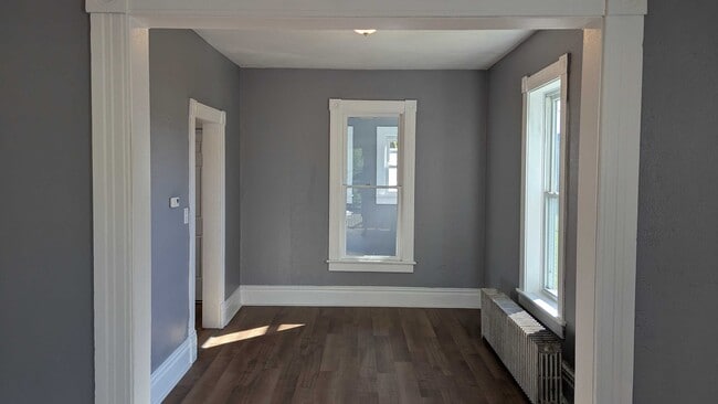 Building Photo - 305 Plummer St