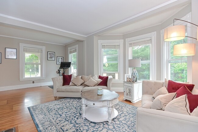 Building Photo - 2 Elm St