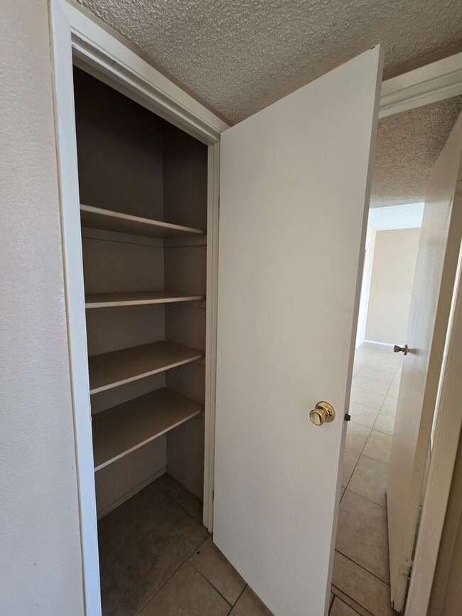 Building Photo - 3 Bedroom Home off of Hollywood– Now Offer...