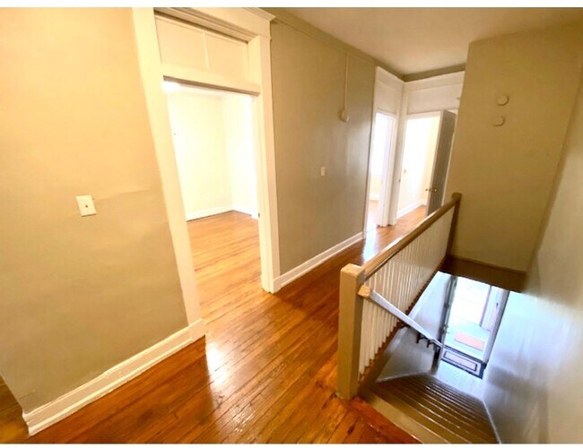 Building Photo - 117 S Stafford Ave