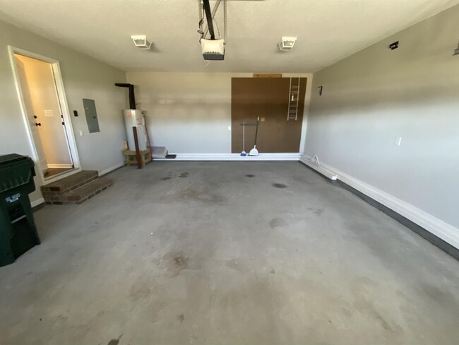 Building Photo - 617 Rockland Dr