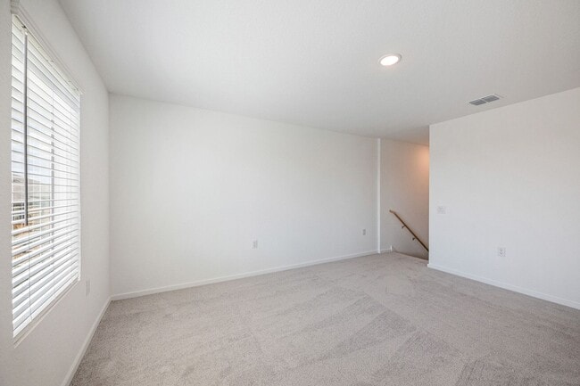 Building Photo - 606 W Cypress St