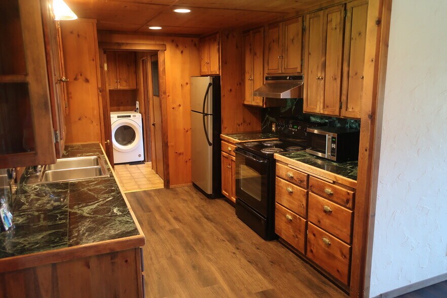 Building Photo - 3601 10th St SE