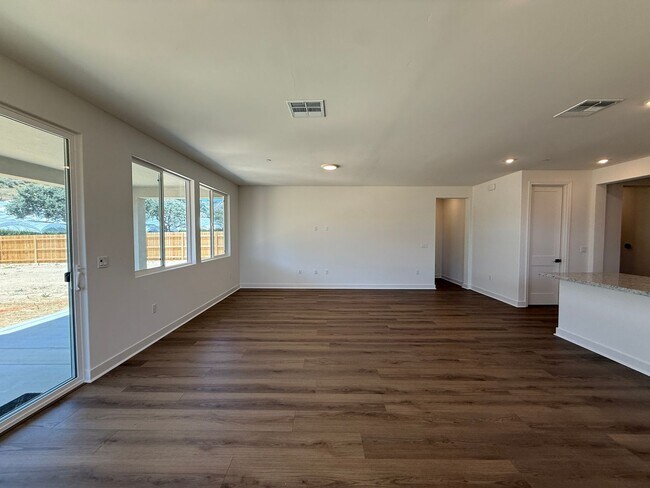 Building Photo - 156 Coiner St