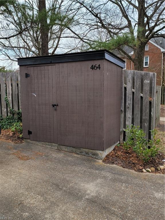 Building Photo - 464 Westover Mews