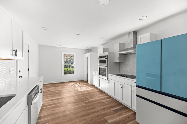 Building Photo - Beautifully Renovated Brick Home in a Quiet, Established Neighborhood