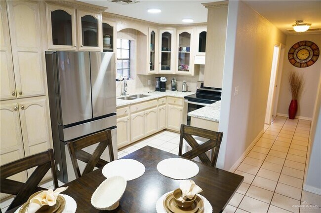 Building Photo - 19 Barnes St