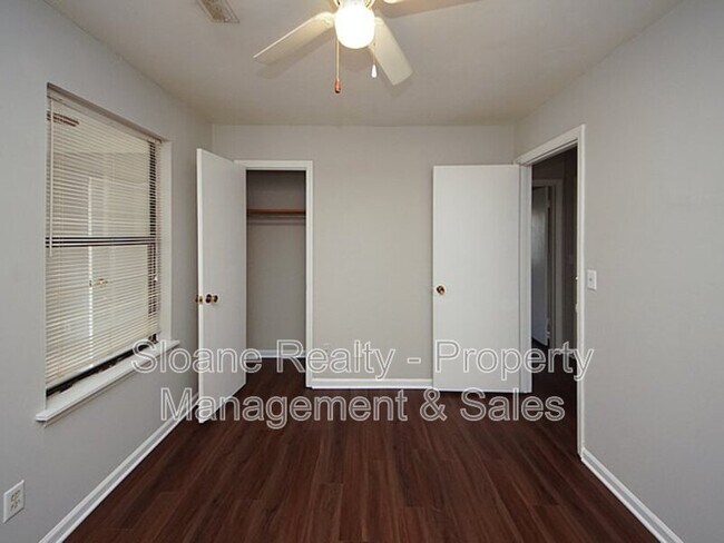 Building Photo - 204 A Miami St