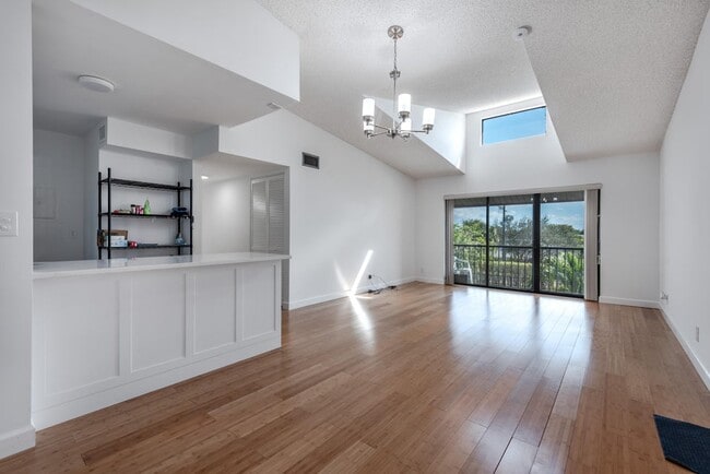 Building Photo - 629 Sea Pine Way