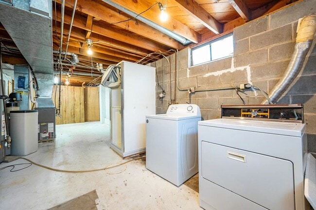 Building Photo - MOVE-IN SPECIAL! Gorgeous hardwood floors!...