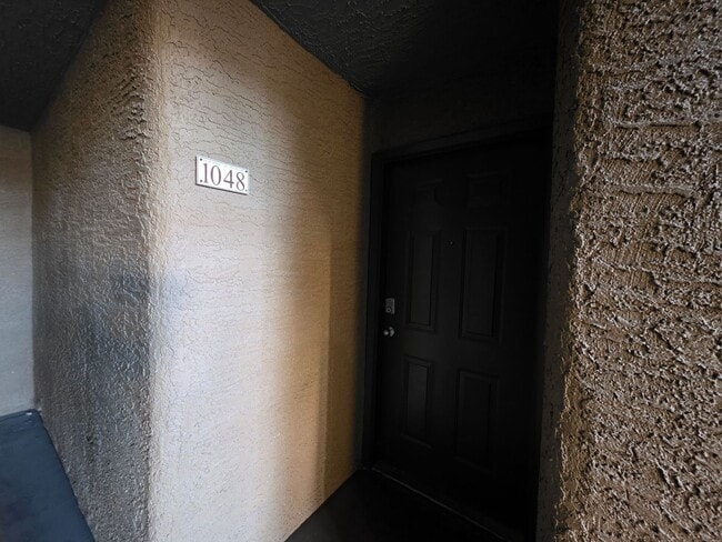 Building Photo - Immaculate Guard-Gated First-Floor Condo!