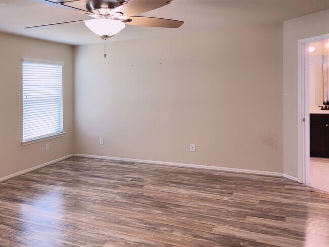 Building Photo - 29035 Jacobs River Dr