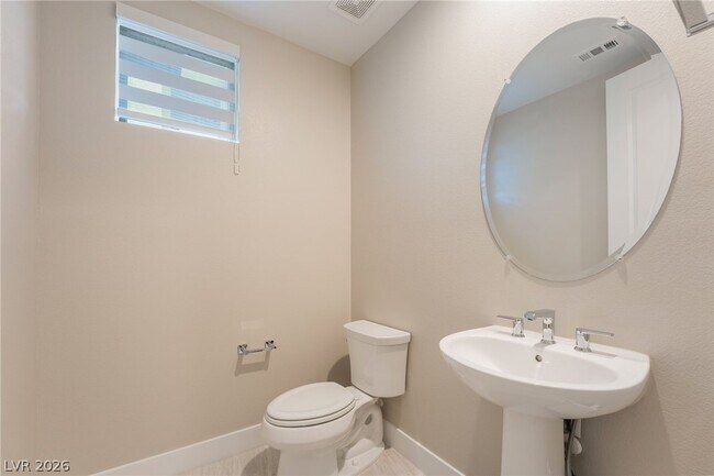 Building Photo - 667 Grey Saker St