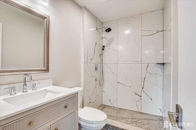 Building Photo - 369 Bromley Pl