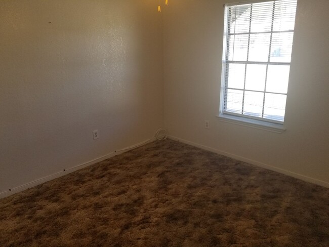 Building Photo - 1305 Brown Dr