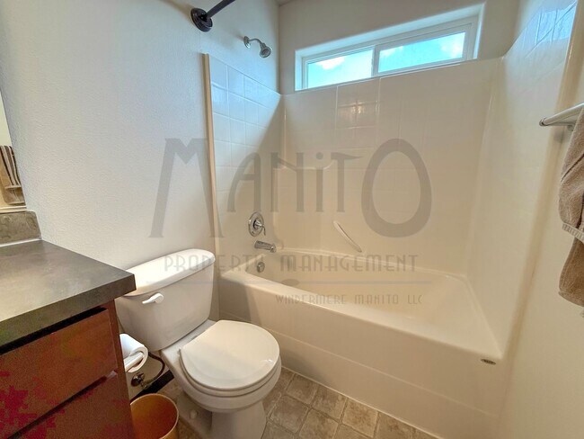 Building Photo - Kendall Yards Townhouse