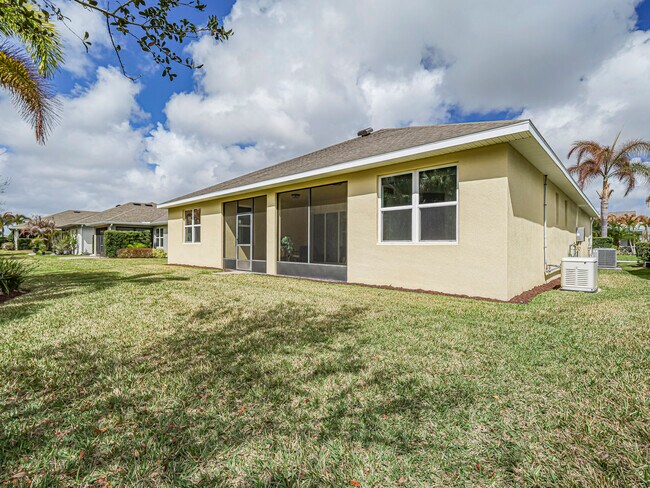 Building Photo - 5945 Buttonwood Sq