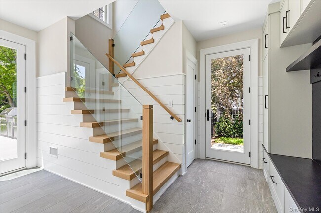 Building Photo - 42 Mamaroneck Rd