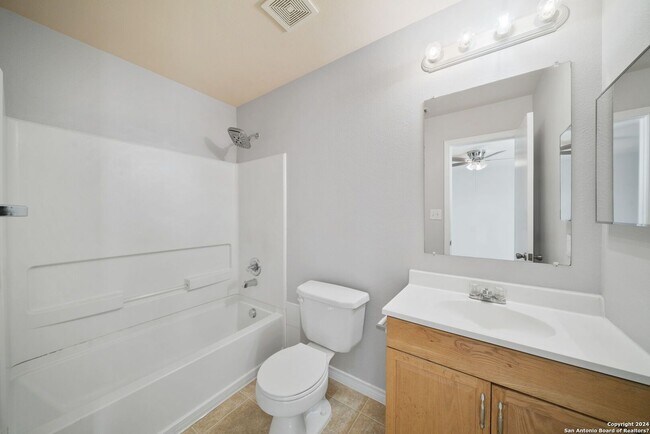 Building Photo - 3 Bedroom and 2.5 Bathroom located in The Gardens at The Summit Subdivision