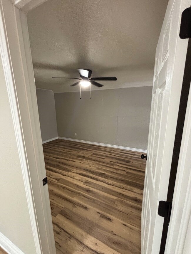 Building Photo - 211 #B W South St