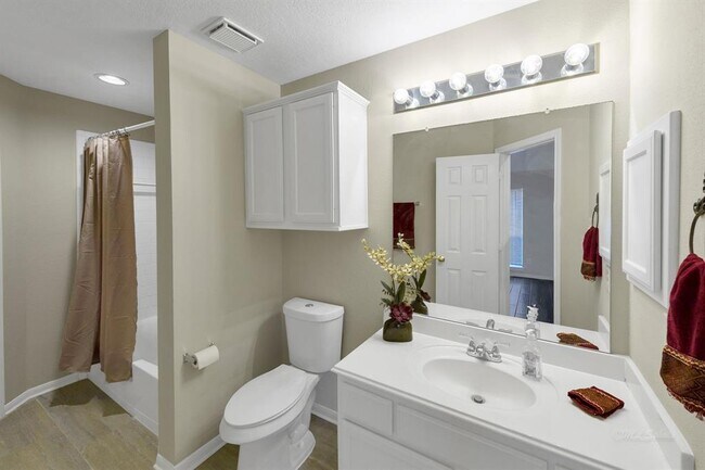 Building Photo - 7211 Bethany Bay Dr