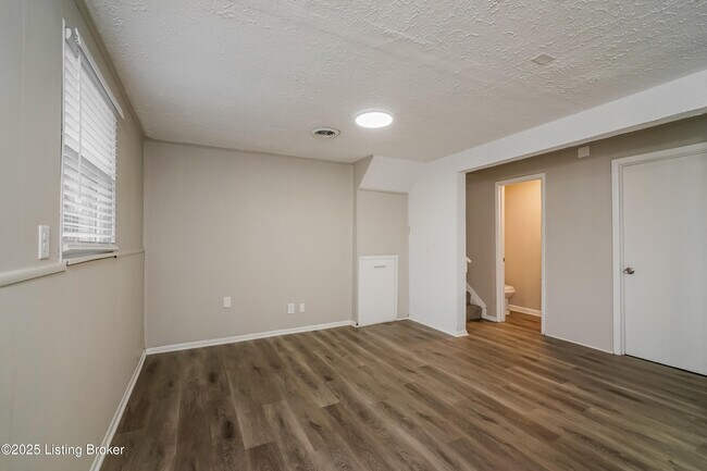 Building Photo - 8407 Archwood Ct