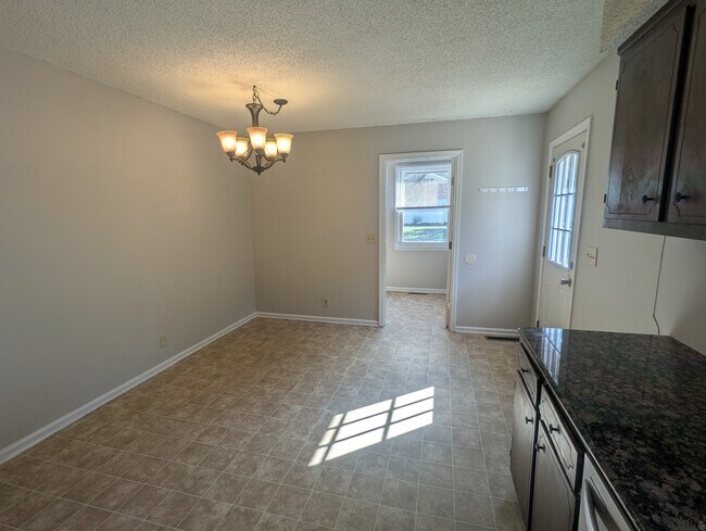 Building Photo - 417 Willis Pass