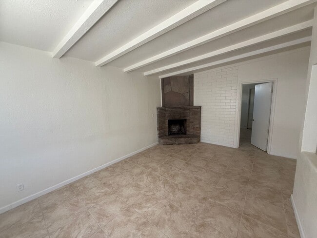 Building Photo - Desert View Apartments