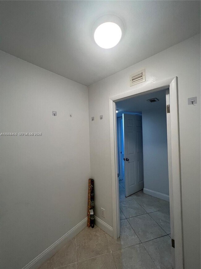 Building Photo - 6039 Collins Ave