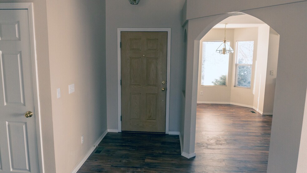 Entry - 4540 Bridle Pass Dr